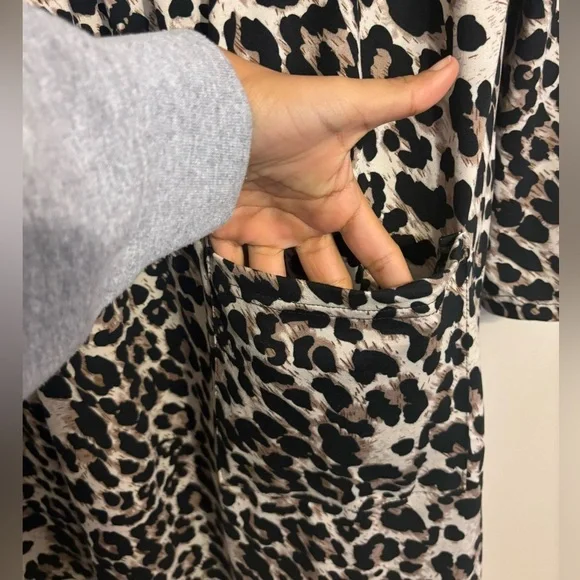 Leopard Print Long Sleeve front pockets Dress size L - Picture 5 of 5